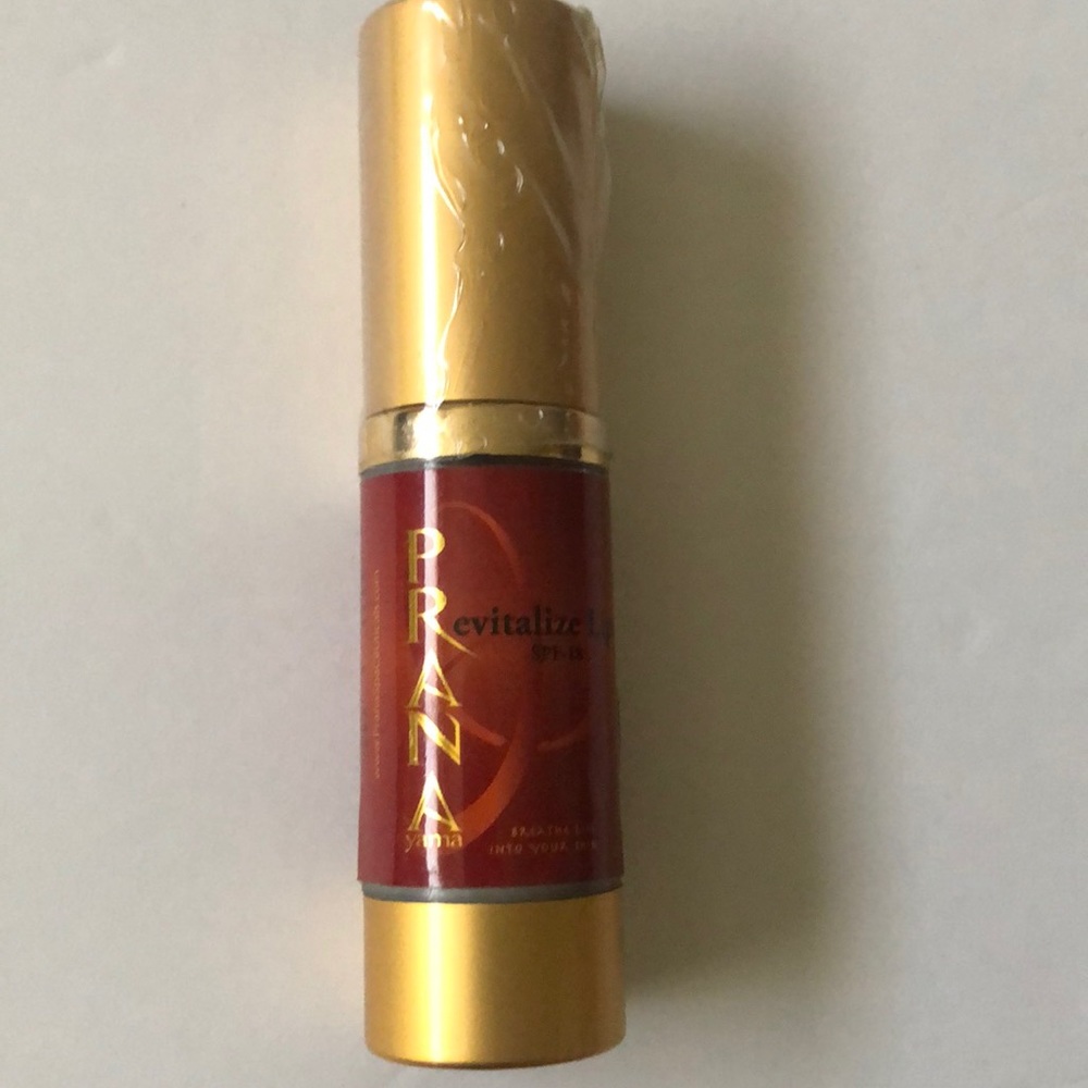 NEW Prana Revitalize LIPS SPF 18